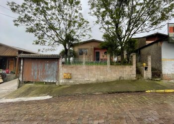 Casa com 110m², 2 dormitórios, 1 vaga, no bairro Serrano em Caxias do Sul para Comprar