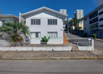 Casa com 90m², 3 dormitórios, 1 vaga, no bairro Universitário em Caxias do Sul para Alugar