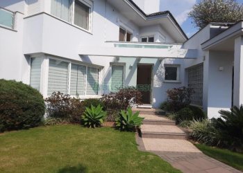 Casa com 552m², 4 dormitórios, 4 vagas, no bairro Sant Etiene em Caxias do Sul para Comprar