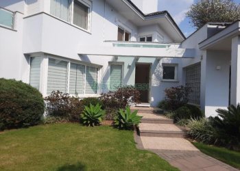 Casa com 552m², 4 dormitórios, 4 vagas, no bairro Interlagos em Caxias do Sul para Comprar