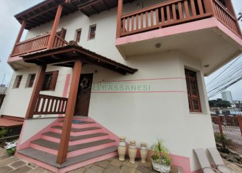 Casa Comercial com 165m², 3 dormitórios, 4 vagas, no bairro Bela Vista em Caxias do Sul para Comprar