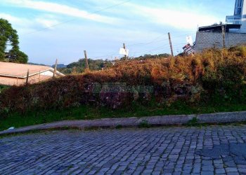 Terreno com 425m², no bairro Cruzeiro em Caxias do Sul para Comprar