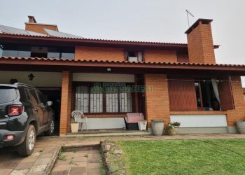 Casa com 317m², 3 dormitórios, 2 vagas, no bairro De Lazzer em Caxias do Sul para Comprar