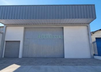 Pavilhão com 300m², no bairro Santa Catarina em Caxias do Sul para Alugar