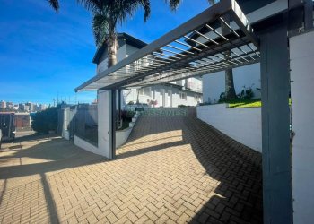 Sobrado com 86m², 3 dormitórios, 2 vagas, no bairro Interlagos em Caxias do Sul para Comprar