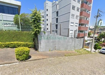 Terreno com 747m², no bairro Sagrada Família em Caxias do Sul para Comprar
