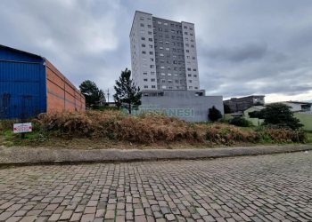Terreno com 720m², no bairro Cinqüentenário em Caxias do Sul para Comprar