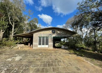 Casa com 120m², 3 dormitórios, 1 vaga, no bairro Cruzeiro em Caxias do Sul para Comprar