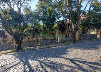 Sobrado com 160m², 2 dormitórios, 2 vagas, no bairro Cruzeiro em Caxias do Sul para Alugar