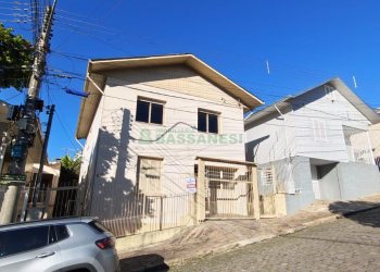 Casa com 169m², 4 dormitórios, 1 vaga, no bairro Rio Branco em Caxias do Sul para Comprar