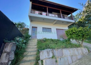 Casa com 224m², 3 dormitórios, 3 vagas, no bairro São Leopoldo em Caxias do Sul para Comprar