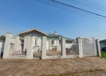 Casa com 200m², 2 dormitórios, 1 vaga, no bairro Nossa Senhora da Saúde em Caxias do Sul para Alugar