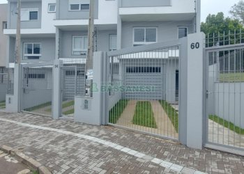 Sobrado com 147m², 3 dormitórios, 2 vagas, no bairro Jardim América em Caxias do Sul para Comprar