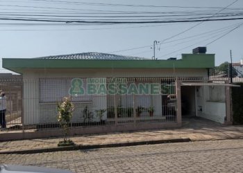 Casa com 154m², 3 dormitórios, 2 vagas, no bairro Cinqüentenário em Caxias do Sul para Comprar