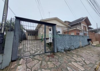 Casa com 141m², 2 dormitórios, 4 vagas, no bairro Marechal Floriano em Caxias do Sul para Comprar
