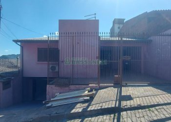 Casa com 90m², 2 dormitórios, 2 vagas, no bairro Esplanada em Caxias do Sul para Alugar