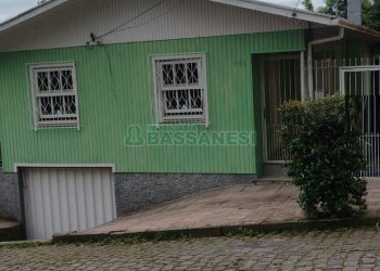 Casa com 106m², 4 dormitórios, 1 vaga, no bairro Marechal Floriano em Caxias do Sul para Alugar ou Comprar