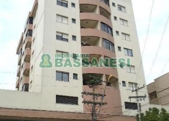 Apto Mobiliado com 68m², 2 dormitórios, 1 vaga, no bairro Centro em Caxias do Sul para Alugar