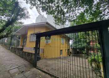 Casa com 200m², 3 dormitórios, 2 vagas, no bairro Pio X em Caxias do Sul para Comprar
