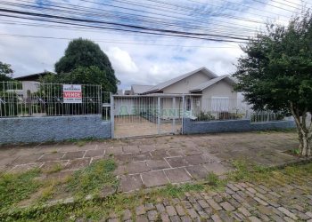 Casa com 220m², 4 dormitórios, 2 vagas, no bairro Kayser em Caxias do Sul para Comprar