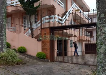 Casa com 165m², 3 dormitórios, 2 vagas, no bairro Cinqüentenário em Caxias do Sul para Comprar