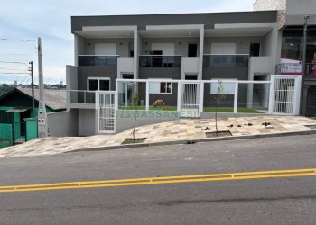Casa Mobiliada com 110m², 2 dormitórios, 2 vagas, no bairro Esplanada em Caxias do Sul para Comprar