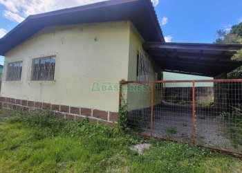 Casa com 63m², 3 dormitórios, 1 vaga, no bairro Cruzeiro em Caxias do Sul para Comprar
