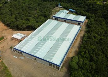 Pavilhão com 1375m², no bairro Otavio Rocha em Flores da Cunha para Alugar