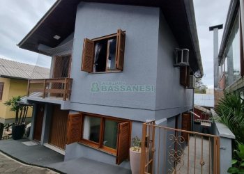 Casa com 160m², 3 dormitórios, 2 vagas, no bairro Santa Lúcia em Caxias do Sul para Comprar