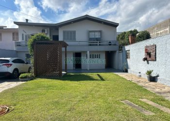 Casa com 221m², 3 dormitórios, 3 vagas, no bairro Petrópolis em Caxias do Sul para Comprar