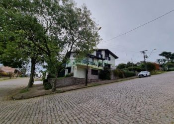 Casa com 304m², 4 dormitórios, no bairro Cinqüentenário em Caxias do Sul para Comprar