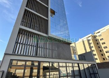 Sala Mobiliada com 212m², 4 vagas, no bairro São Pelegrino em Caxias do Sul para Alugar