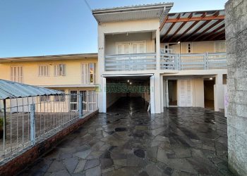 Casa com 160m², 4 dormitórios, 2 vagas, no bairro Esplanada em Caxias do Sul para Alugar