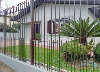 Casa com 267m², 4 dormitórios, 3 vagas, no bairro São Ciro em Caxias do Sul para Comprar