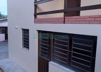 Casa com 60m², 2 dormitórios, 1 vaga, no bairro Desvio Rizzo em Caxias do Sul para Alugar