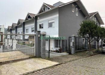 Sobrado com 135m², 3 dormitórios, 2 vagas, no bairro Vinhedos em Caxias do Sul para Comprar
