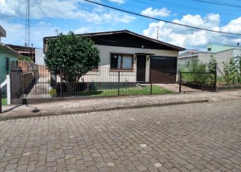 Casa com 105m², 3 dormitórios, 2 vagas, no bairro Santa Catarina em Caxias do Sul para Alugar