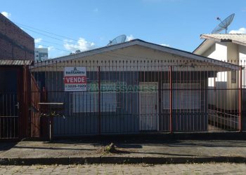 Casa com 323m², 5 dormitórios, 3 vagas, no bairro Marechal Floriano em Caxias do Sul para Comprar