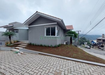 Casa com 151m², 3 dormitórios, 2 vagas, no bairro Salgado Filho em Caxias do Sul para Comprar