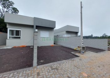 Sobrado com 67m², 2 dormitórios, 1 vaga, no bairro São Virgílio em Caxias do Sul para Comprar