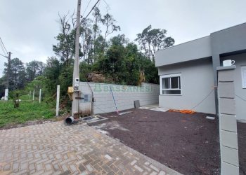 Sobrado com 67m², 2 dormitórios, 1 vaga, no bairro Bela Vista em Caxias do Sul para Comprar
