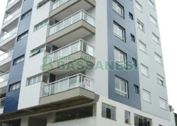 Apartamento com 85m², 2 dormitórios, 2 vagas, no bairro São José em Caxias do Sul para Alugar
