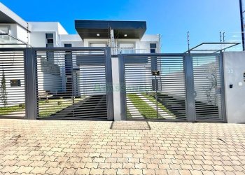 Sobrado com 173m², 3 dormitórios, 2 vagas, no bairro Monte Bérico em Caxias do Sul para Comprar