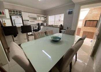 Casa com 127m², 3 dormitórios, 1 vaga, no bairro Santa Catarina em Caxias do Sul para Comprar