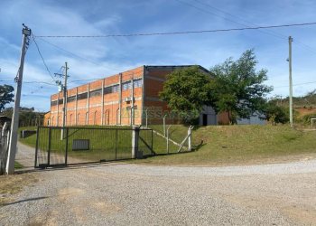 Pavilhão com 1300m², no bairro Centro em Flores da Cunha para Alugar