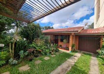 Casa com 99m², 3 dormitórios, 1 vaga, no bairro Cidade Nova em Caxias do Sul para Comprar