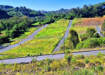 Terreno com 319m², no bairro Nossa Senhora das Graças em Caxias do Sul para Comprar