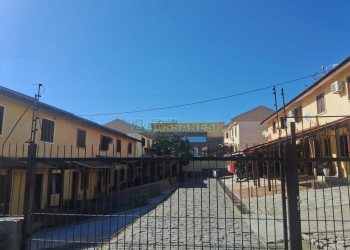 Sobrado com 45m², 2 dormitórios, 1 vaga, no bairro Colina do Sol em Caxias do Sul para Comprar