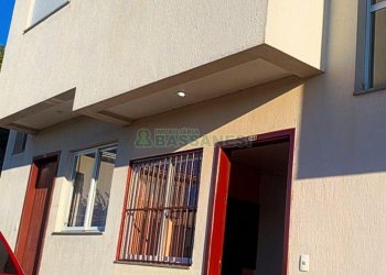 Sobrado com 57m², 2 dormitórios, 1 vaga, no bairro Santa Corona em Caxias do Sul para Comprar