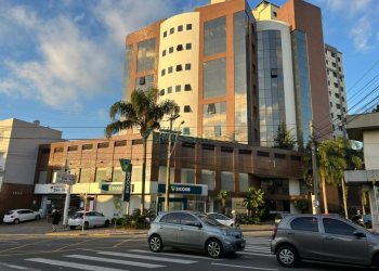 Sala com 230m², 10 vagas, no bairro Pio X em Caxias do Sul para Alugar
